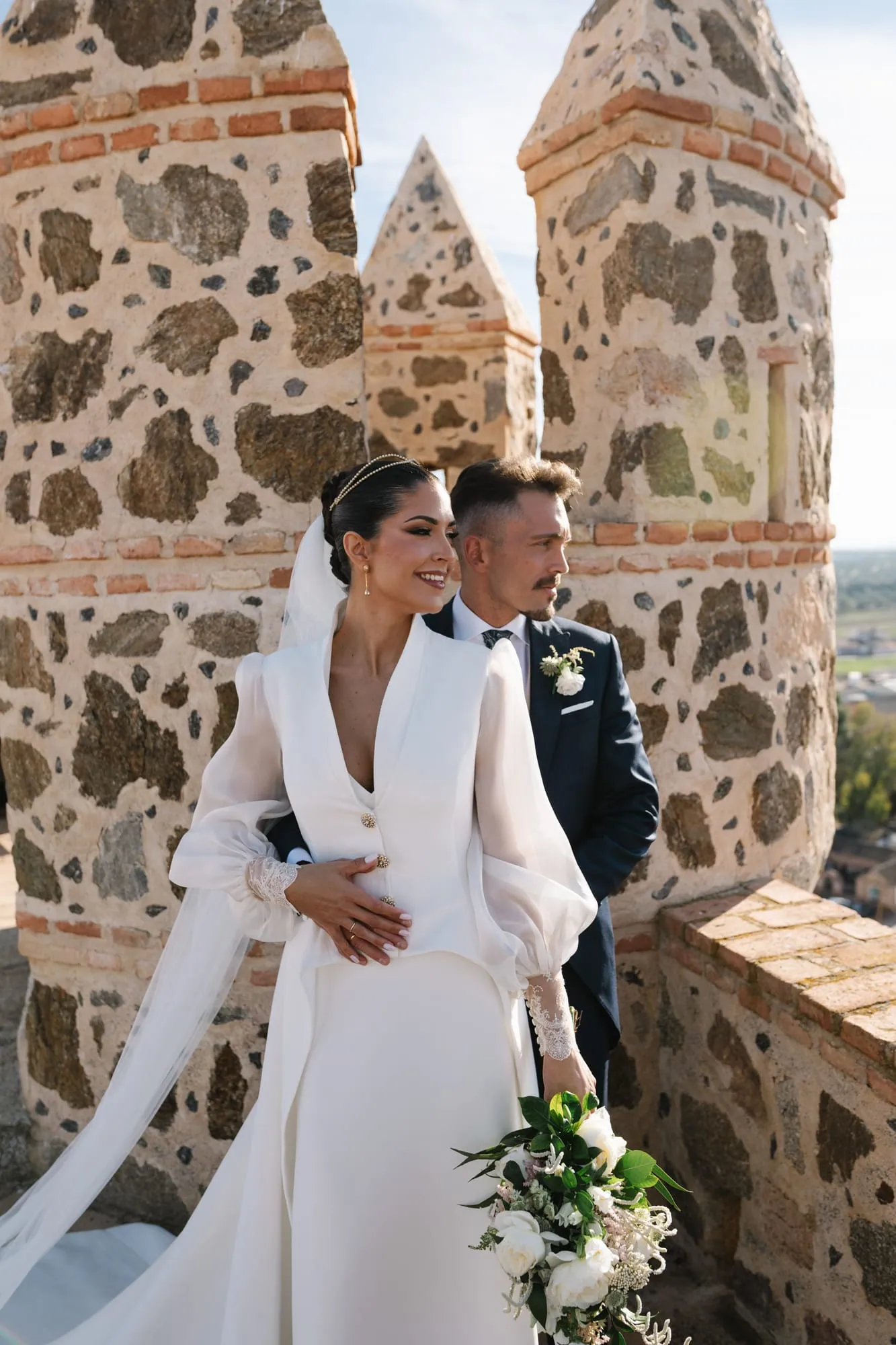 Antonio and Ainara among the stone walls of the Castillo de Guadamur