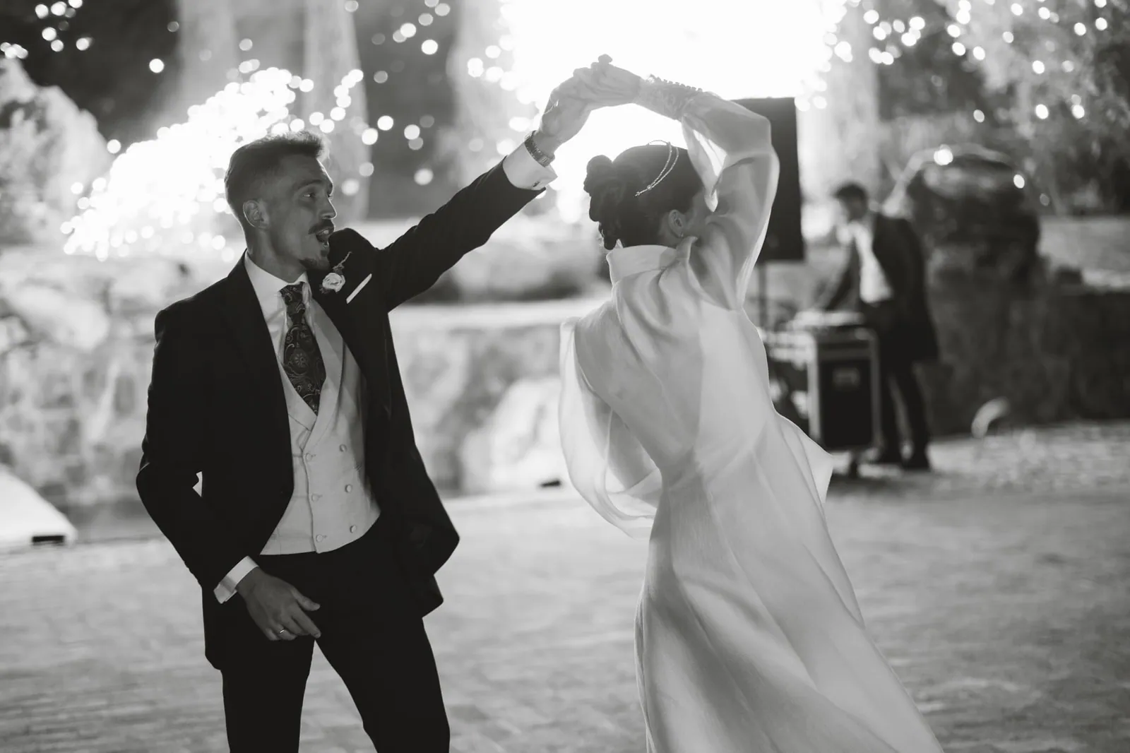 Antonio and Ainara dancing, in black and white
