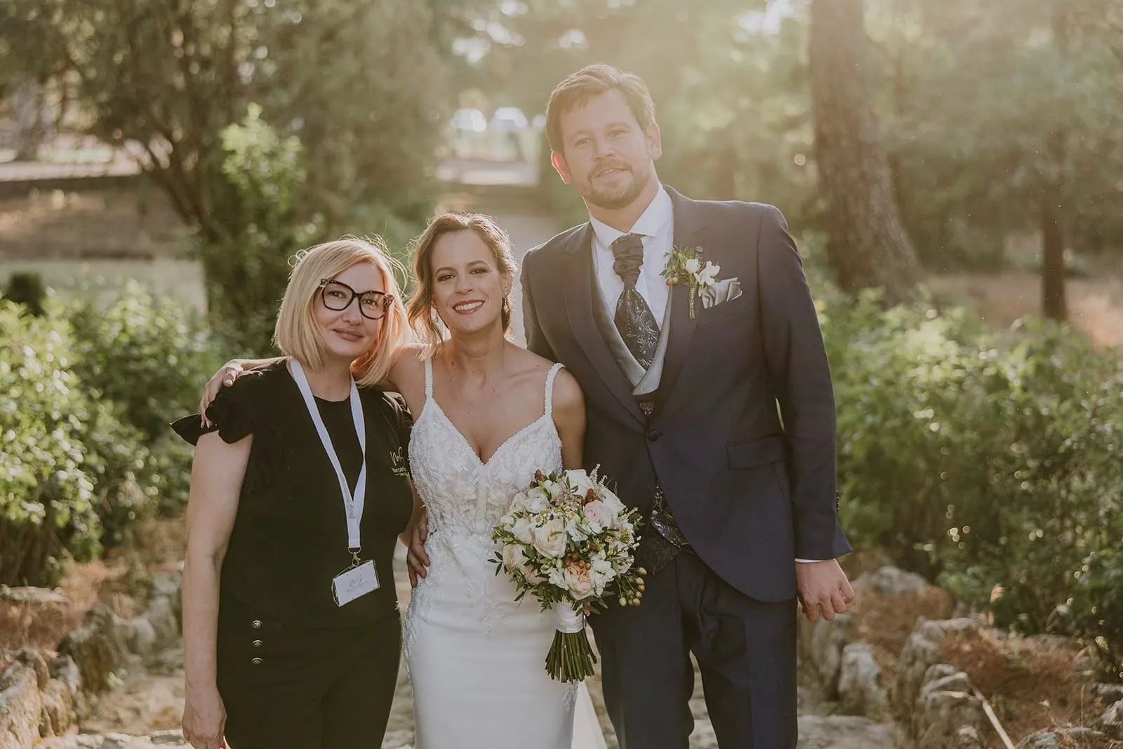 Mercedes Serrano, wearing her credentials, with a couple on their wedding day